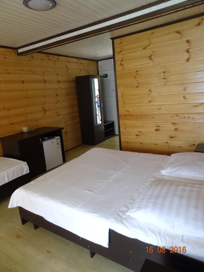 Captain Black Hotel Pitsunda Exterior foto