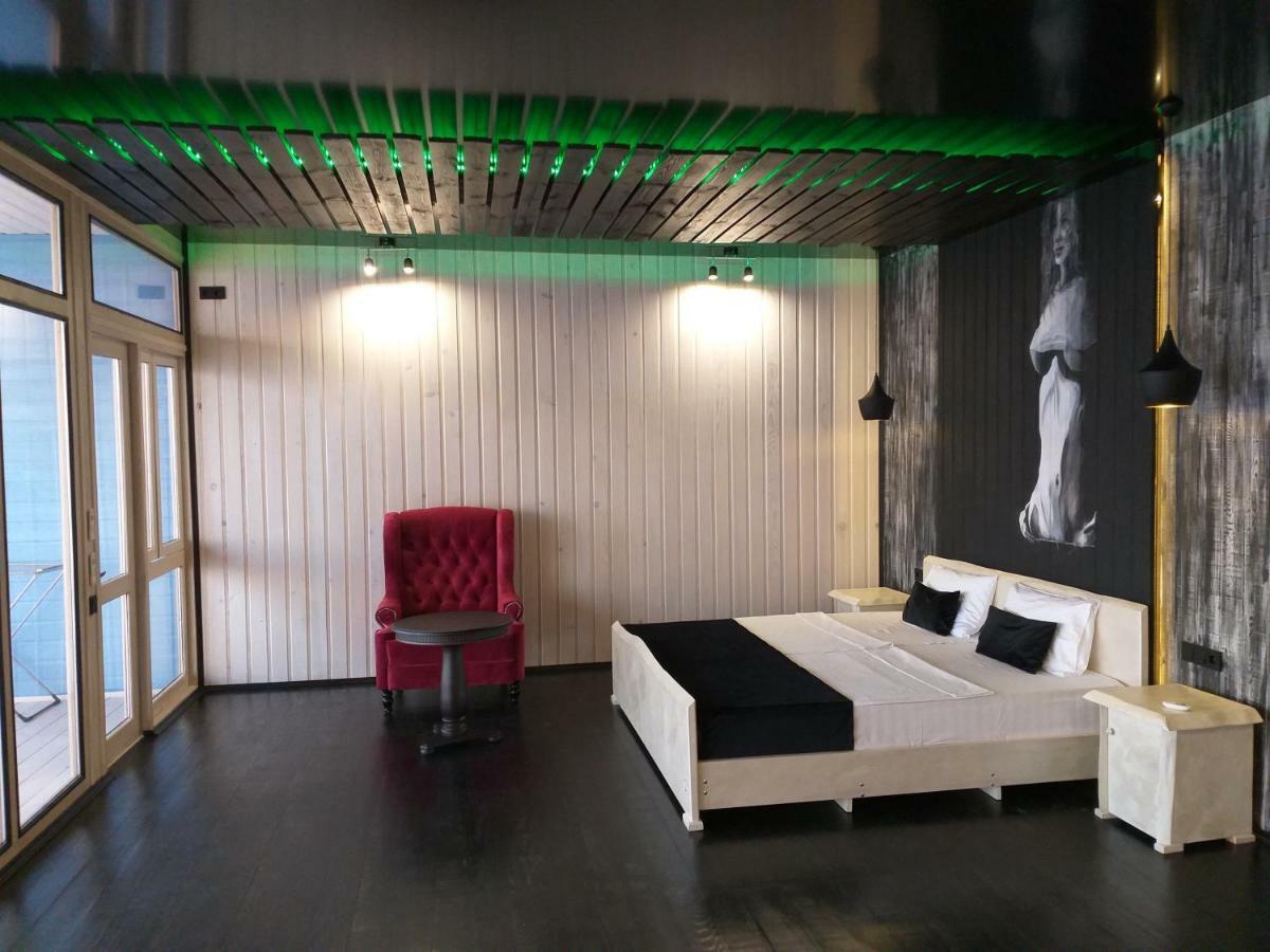Captain Black Hotel Pitsunda Exterior foto